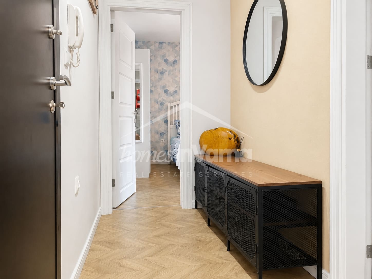 6 Двустаен апартамент, Варна, център